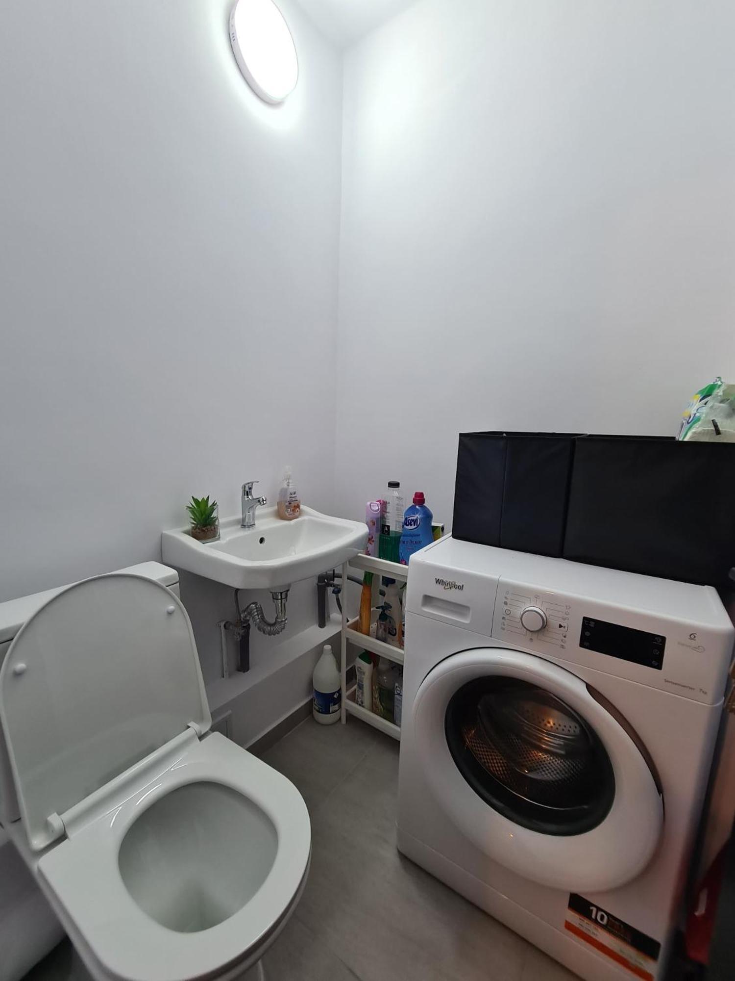 Apartment In Dristor Area Boekarest Buitenkant foto
