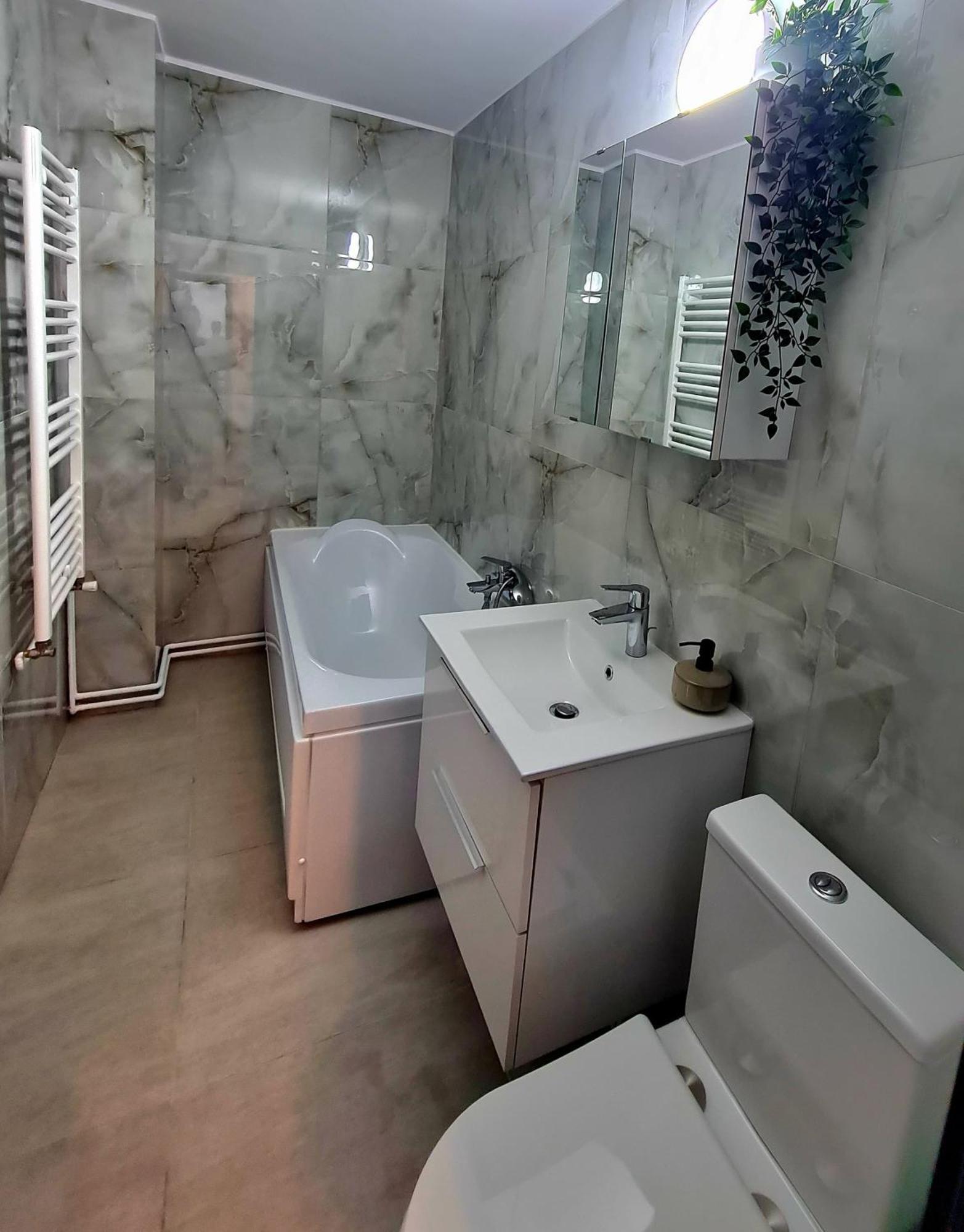 Apartment In Dristor Area Boekarest Buitenkant foto